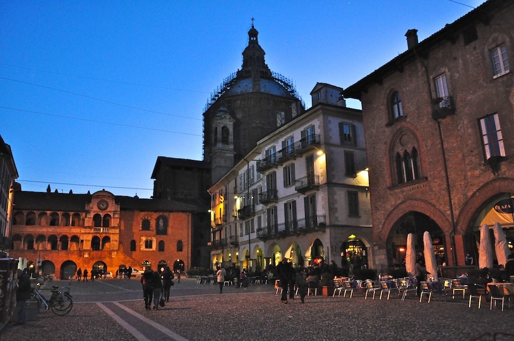 Pavia_Piazza_della_Vittoria