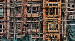 Picture of a brick building under construction with scaffolding in front. Links to article on the FOCUS blog, Creating Online Assessments for Learning