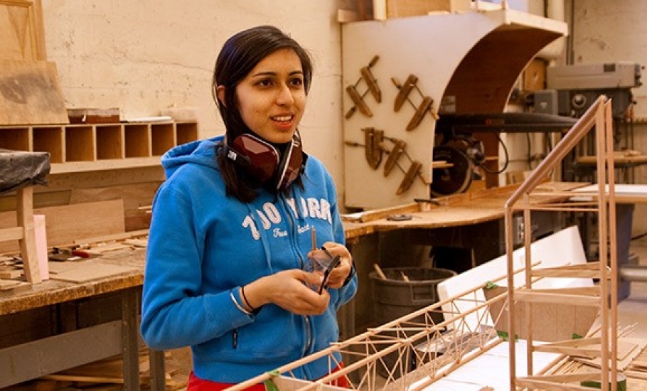 Model construction in the woodworking shop