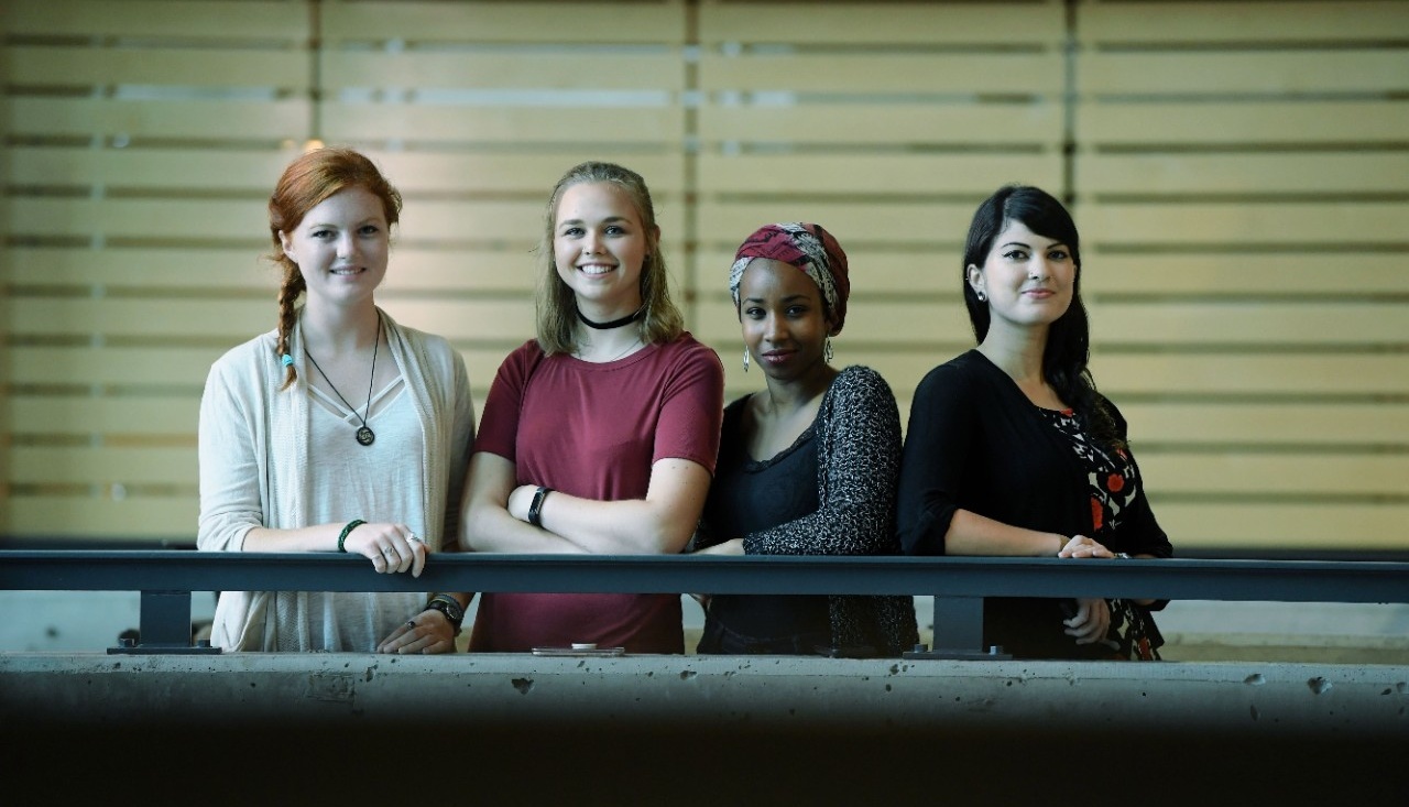 20170907_DA_comp_sci_female_students_22478-P-060 (1)