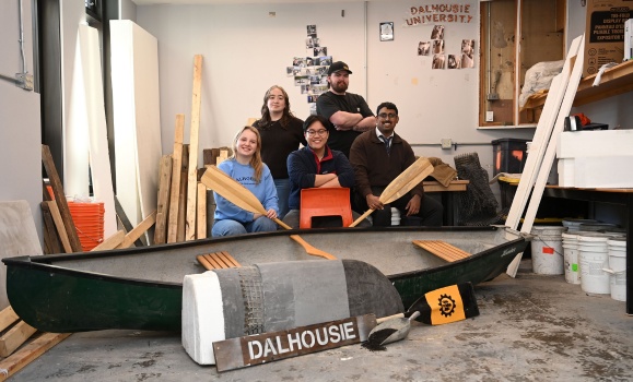 Making the Impossible Float: Ģ��AV’s Concrete Canoe Team Paddles Back into Competition
