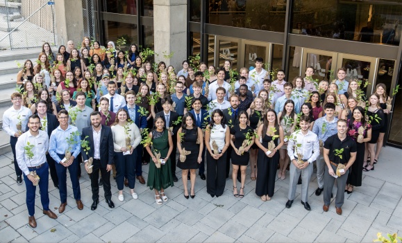 Moving away from the white coat: 91Ƶ’s College of Pharmacy updates tradition