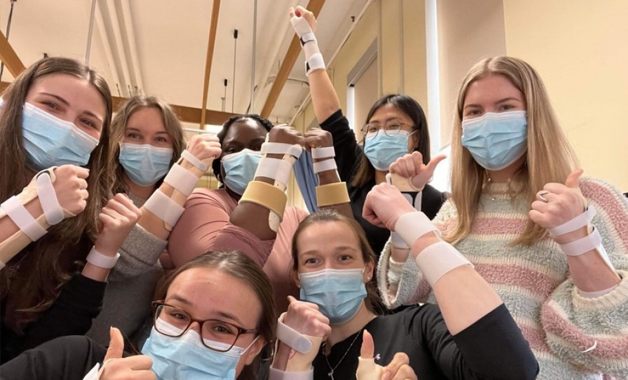 OT students Splinting