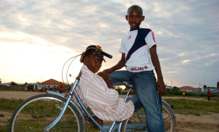 gho_2024_02_potm_2010_ghpc_Two wheels, four legs and a football game, Tanzania
