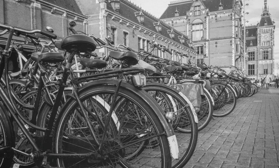 gho_2025_10_potm_2020_ghpc_shin_bikes_in_the_city