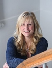 Dr. Carolyn Thomson Dr. Carolyn Thomson