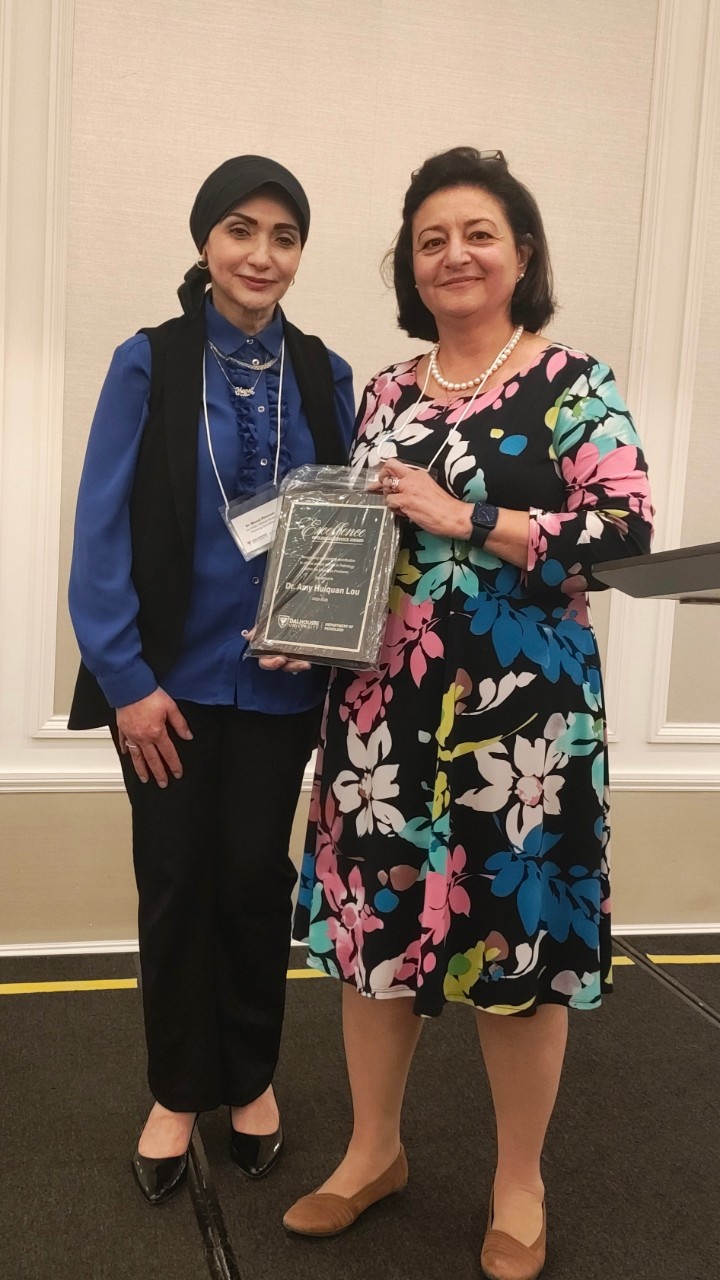 Dr. Calvino Cheng accepts the David T. Janigan Teaching Award