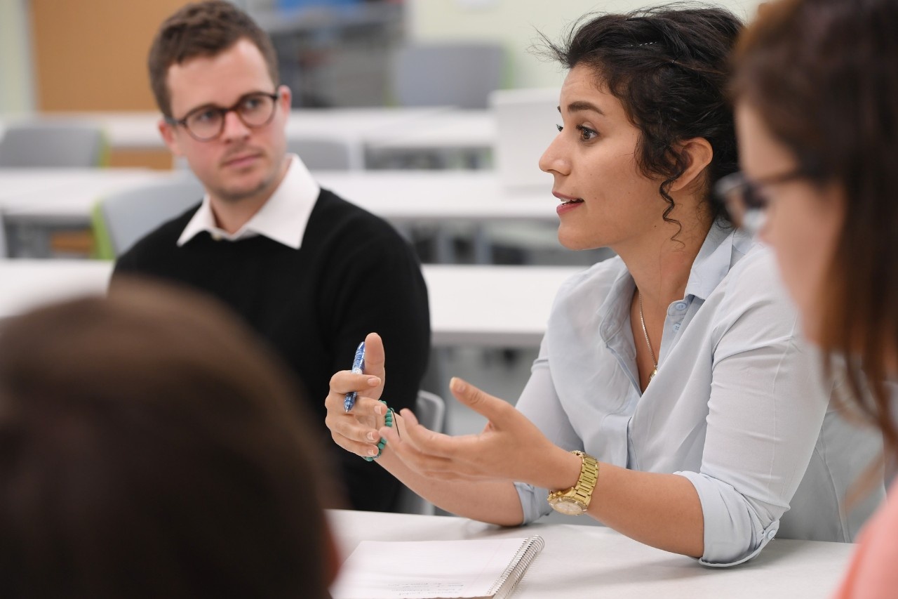 鶹ýԴ students having a discussion in class.