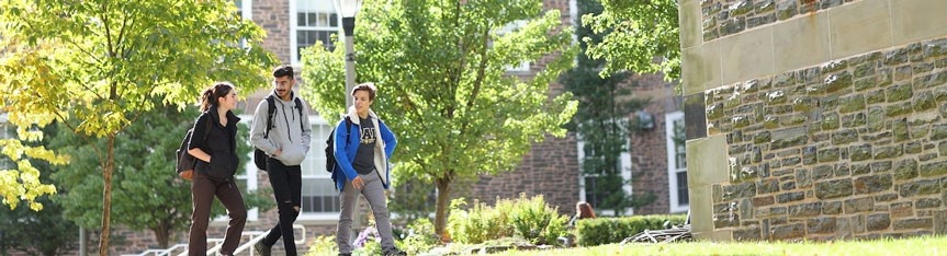 Three students walking on the Studley Campus at ĢAV.