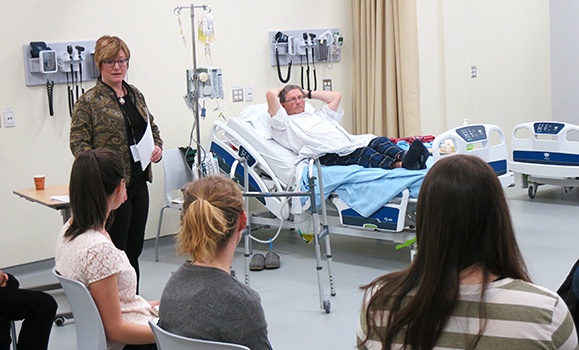 Health students team up for Simulation Saturday - Dal News - Dalhousie ...