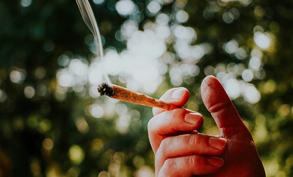 do cigarettes have caffeine Caffeine vs Nicotine: Key Differences Explained – Clutch Vape