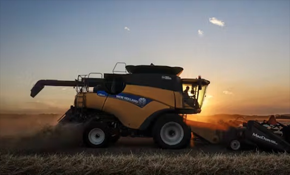 A farmer combines his family’s wheat crop near Cremona, Alta., in 2022. Canada is the world’s sixth-largest producer and one of the largest exporters of wheat. (THE CANADIAN PRESS/Jeff McIntosh( A farmer combines his family’s wheat crop near Cremona, Alta., in 2022. Canada is the world’s sixth-largest producer and one of the largest exporters of wheat. (THE CANADIAN PRESS/Jeff McIntosh(