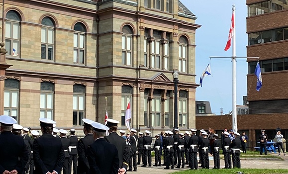 From base to books: 鶹ý students reflect on Remembrance Day as soldiers and scholars