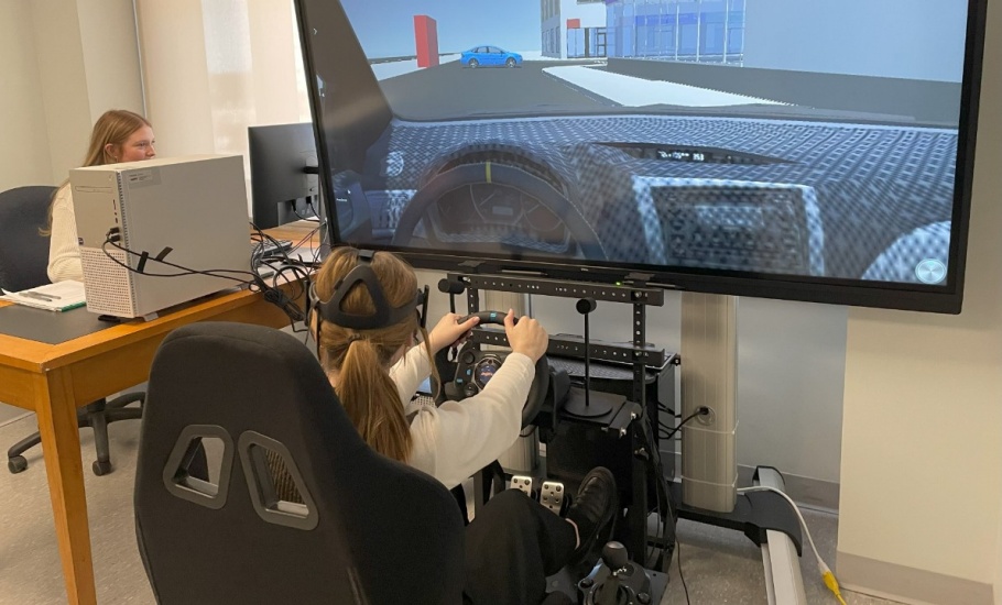 A student driving in the driving simulator
